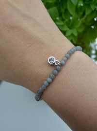Bracelet de perles avec pierre grise