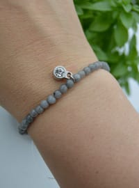 Bracelet de perles avec pierre grise