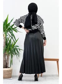  Black Pleated Skirt