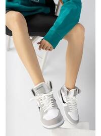  - - Sports Shoes