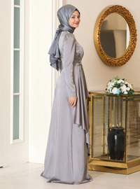 Silberfarbenes Abendkleid