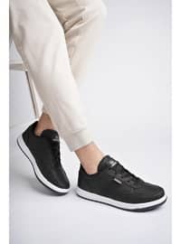 أبيض أسود - حذاء رياضي - أحذية رياضية