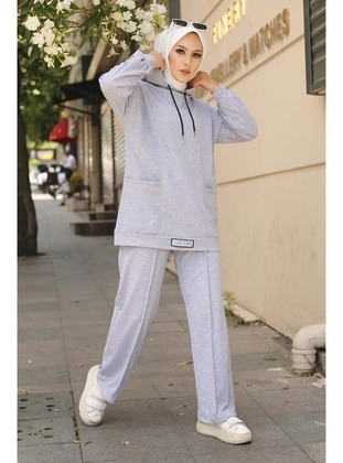 Gray Two Yarn Hijab Suit With Front Tag