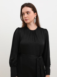 Satin-Kleid mit Bindegürtel Schwarz