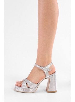 Platform - 350gr - Silver color - Heels - Shoeberry