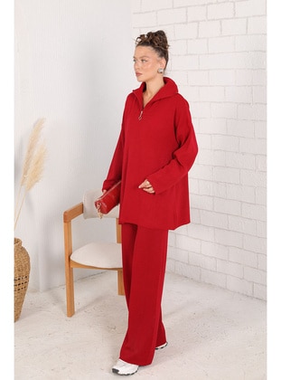 Red - Suit - Melike Tatar