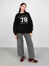 Schwarzes Sweatshirt