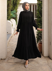 Robe Noire Étagée