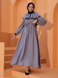 Robe Modeste Détail Cape Gris