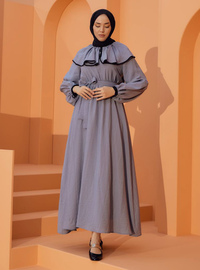 Robe Modeste Détail Cape Gris
