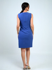 Kurzes Kleid mit Knöpfen Hellblau